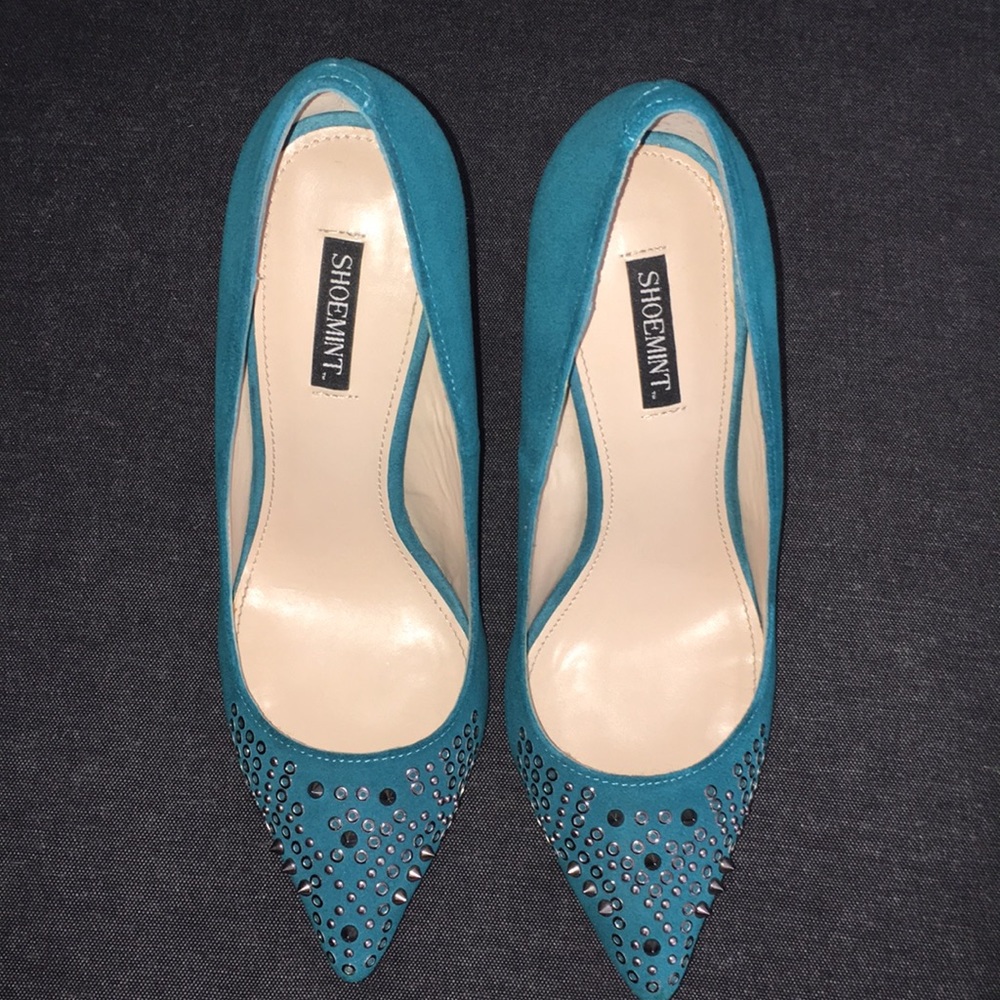 Spiked turquoise suede pumps size 7 shoemint